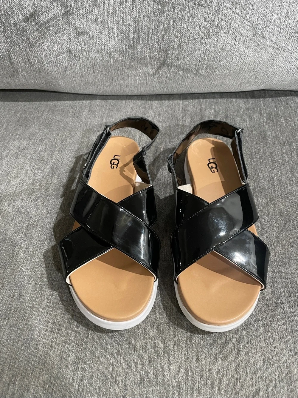 UGG Kids Klara Sandals Black Patent Leather Size 6